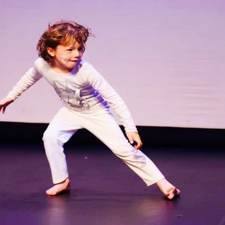 Creative Contemporary Dance age 6-7 years classes TAPAC